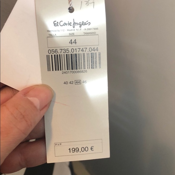 Beautiful gown with pockets!! - Picture 7 of 9